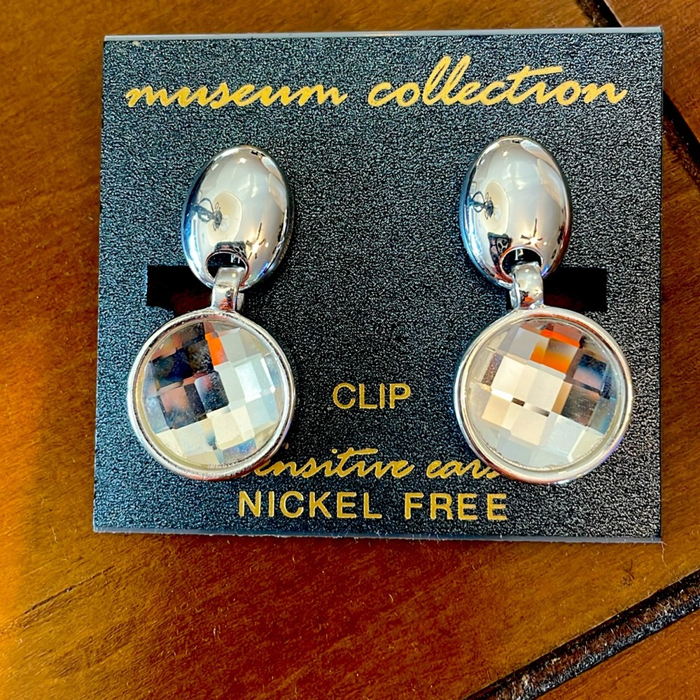 Clip on earrings- elegant diamond look